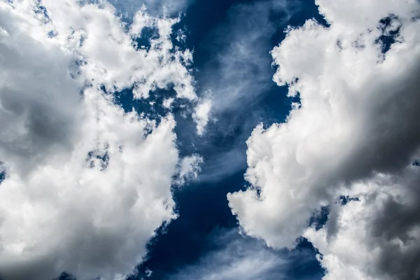 White clouds in the blue sky — Stock Photo, Image