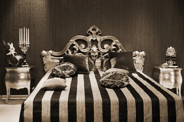 Красивая кровать — стоковое фото