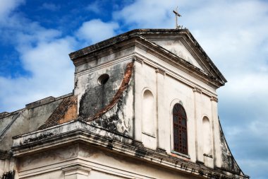 eski kilisenin çatısı