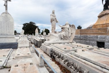 Mermer mezar taşları