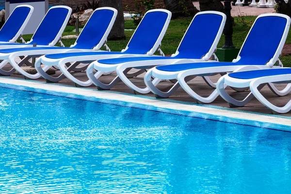 Blue lounge chairs — Stock Photo, Image