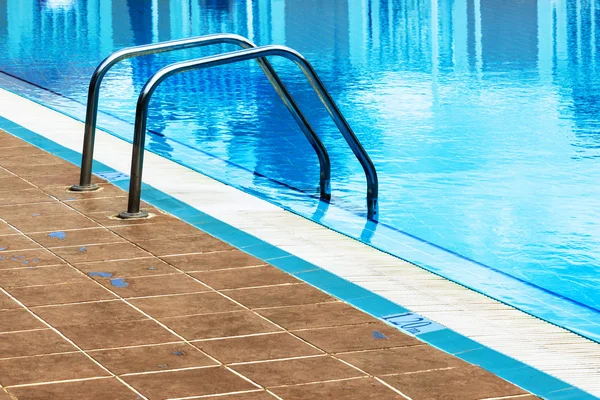 Çelik korkuluk merdiven