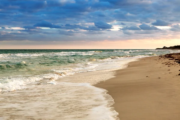 Sandy Beach ao nascer do sol — Fotografia de Stock