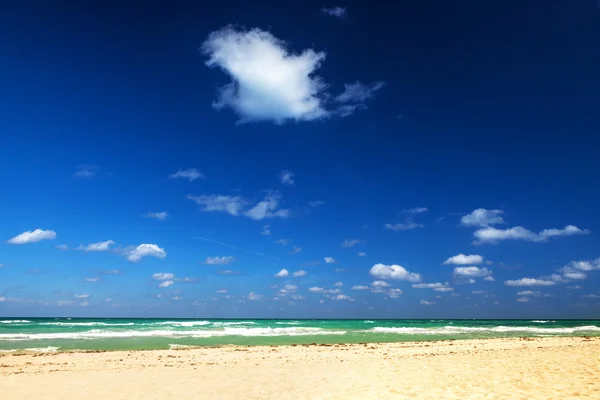 Praia de areia — Fotografia de Stock