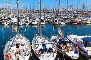 modern Yatlar demirledi