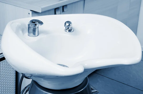 Weißes modernes Waschbecken — Stockfoto