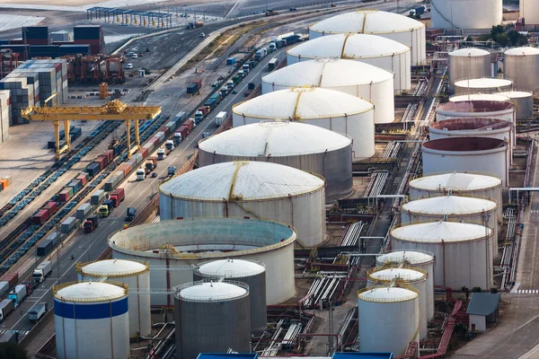 Oil storage in modern port — Stock Photo, Image