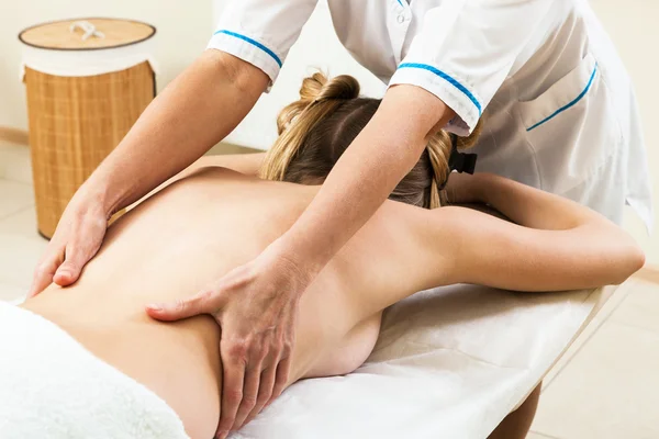 Massage meisje — Stockfoto