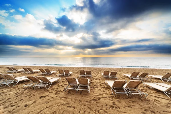 Cadeiras de convés na praia — Fotografia de Stock