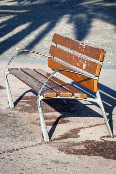 Bench in the alley — Stock Photo, Image