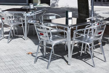 Caddedeki kafe