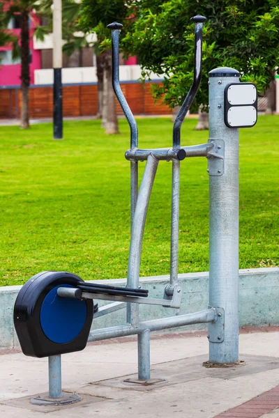 Apparecchiature Formazione Nel Parco Estate — Foto Stock