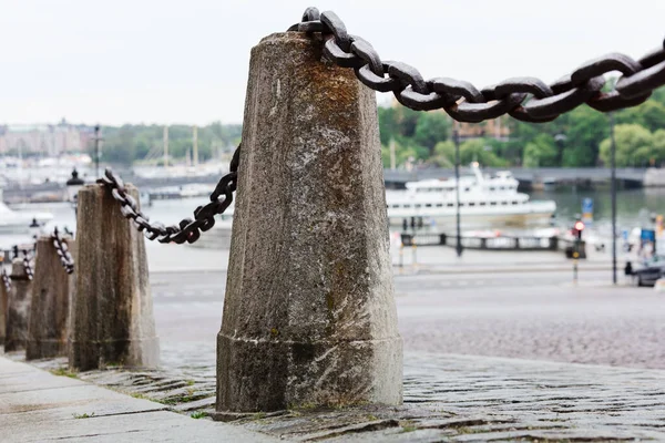 Fencing Sidewalk Form Posts Iron Chains — Stock Photo, Image