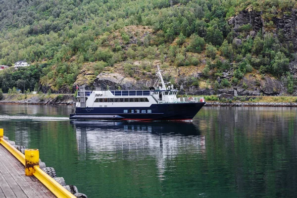 Kisméretű Személyhajók Fjordban Norvégia — Stock Fotó