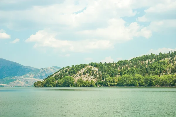 Landschap van lake orestiada — Stockfoto