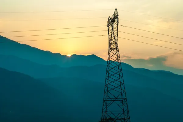 Líneas eléctricas al atardecer — Foto de Stock