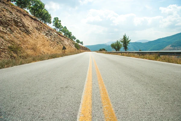 Road in mountain range at Olympos Mountains — Stock Photo, Image