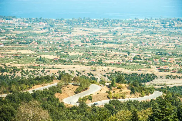 Carretera en cadena montañosa en las montañas Olympos — Foto de Stock