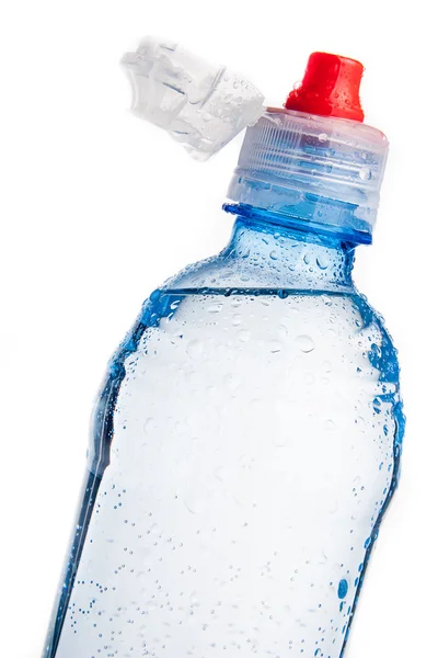 Botella de plástico de agua potable aislada en blanco —  Fotos de Stock