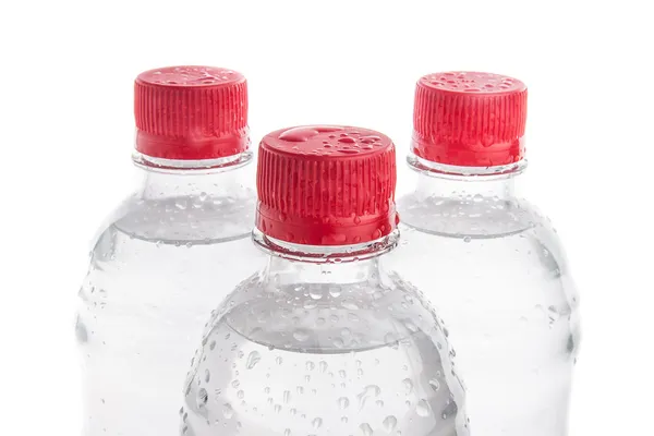 Botellas de plástico de agua potable aisladas —  Fotos de Stock