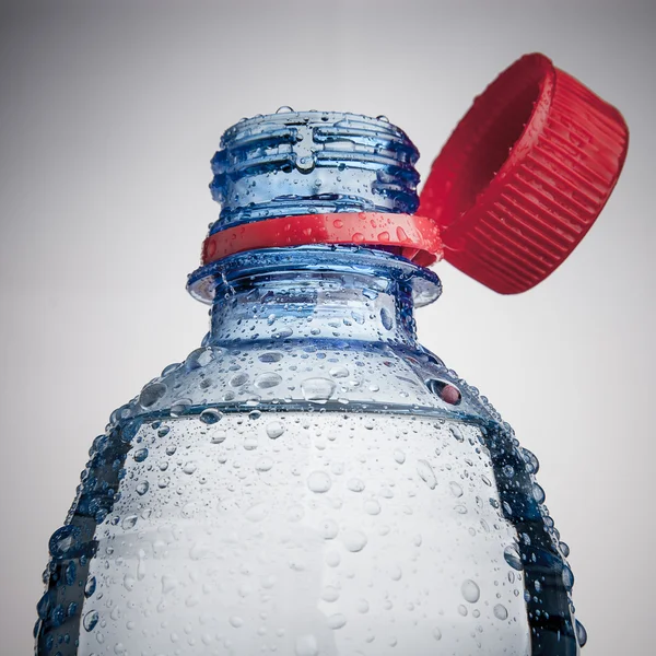 塑料瓶的饮用水 — 图库照片