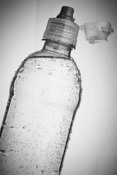 Garrafa de plástico de água potável — Fotografia de Stock