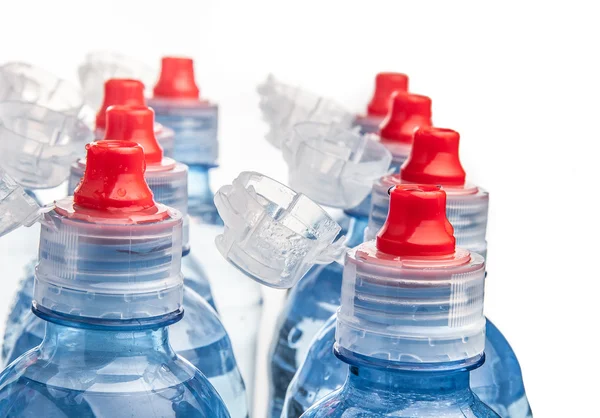 Plastic fles drinkwater geïsoleerd op wit — Stockfoto