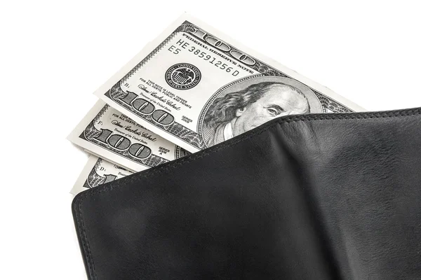 Доллары США в черном бумажнике, изолированном на белом — стоковое фото