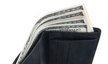 Bizi dolar üzerinde beyaz izole siyah bir cüzdan