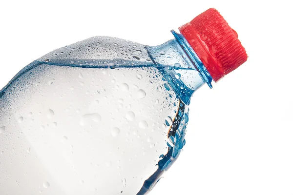 Botella de plástico de agua potable aislada en blanco —  Fotos de Stock