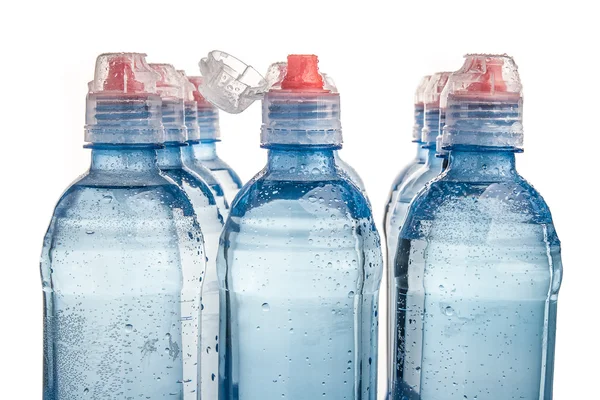 Botella de plástico de agua potable aislada en blanco — Foto de Stock