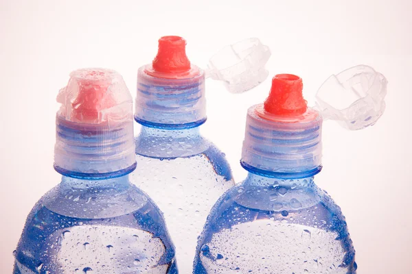 Plastových lahví pitné vody — Stock fotografie