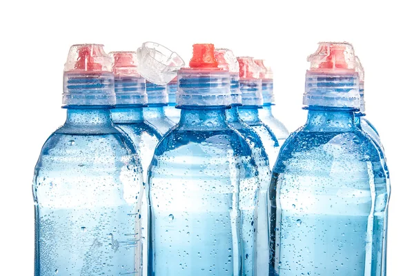 Botella de plástico de agua potable aislada en blanco —  Fotos de Stock