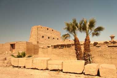 Karnak Tapınağı, Mısır - Dış elementler