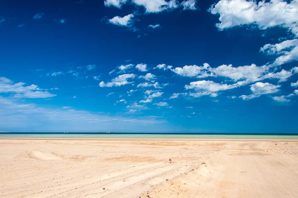 Trať na pobřeží Rudého moře poblíž hurhada — Stock fotografie