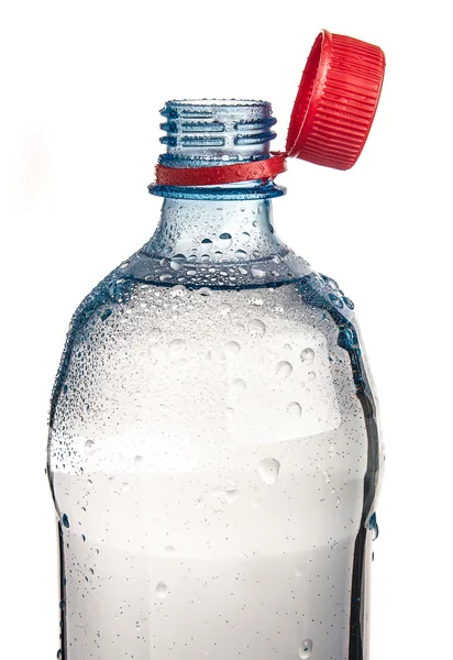 Botella de plástico de agua potable aislada en blanco — Foto de Stock