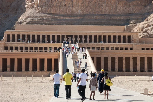 Der Tempel der Hatschepsut bei Luxor in Ägypten — Stockfoto