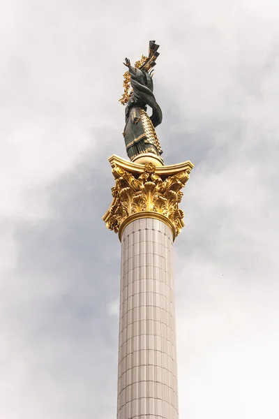 Stella z kolumny na placu niepodległości w Kijowie — Zdjęcie stockowe