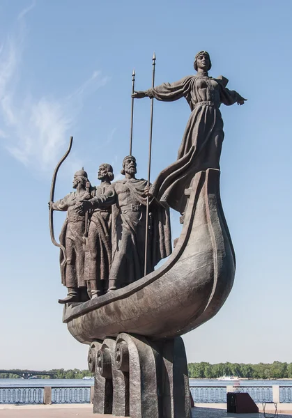 Monument to founders of Kiev — Stock Photo, Image