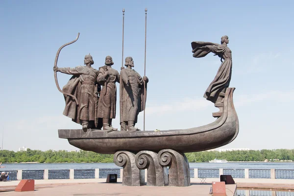 Monument to founders of Kiev — Stock Photo, Image