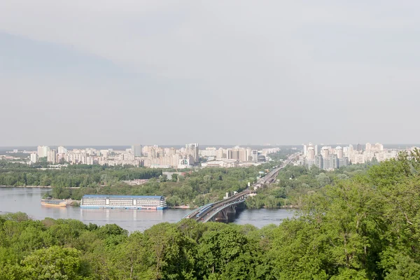 Paisaje urbano de Kiev y río Dnieper, Ucrania —  Fotos de Stock