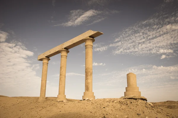 Αρχαία ερείπια στην έρημο της Αιγύπτου. — Φωτογραφία Αρχείου