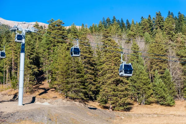 Ski lift in the mountains — Stock Photo, Image