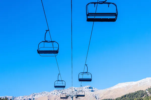 Skilift in den Bergen — Stockfoto