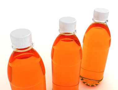 Beyaz arkaplanda izole edilmiş su şişeleri