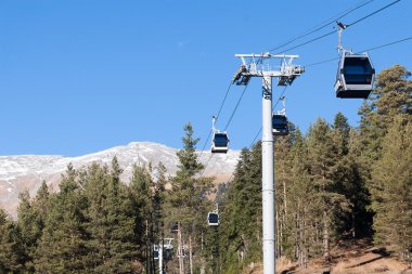 Dağlarda kayak kaldırma