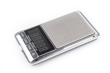 Beyaz arka plan üzerinde izole dijital Terazi