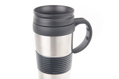 Beyaz arka plan üzerinde izole, metal kupa