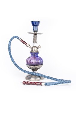 Doğu nargilesi beyaz arkaplanda izole