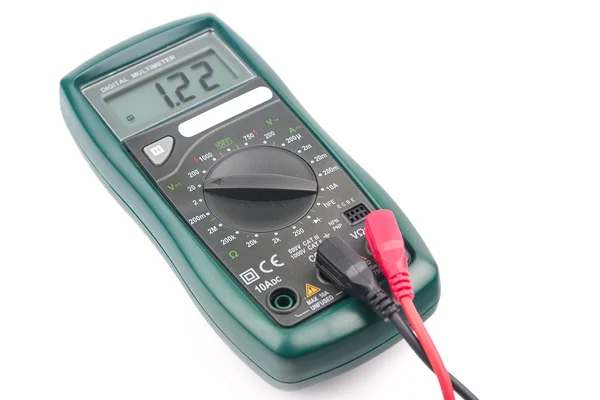 Digitale multimeter geïsoleerd op witte achtergrond — Stockfoto